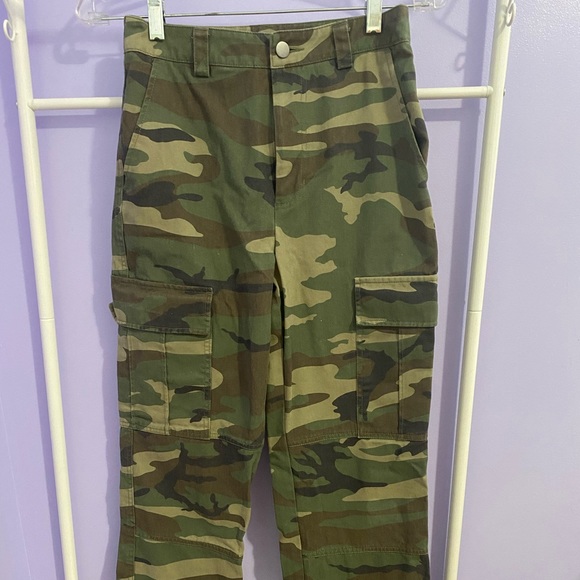 Forever 21 Camo Print Joggers - Picture 5 of 7